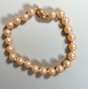 Vintage Monet Simulated Faux Pearl Pearl Gold Tone Bracelet